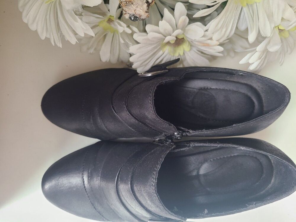 Yuu Raley  Women's Size 10 W Black Work Clogs Slip On Shoes - Picture 5 of 9